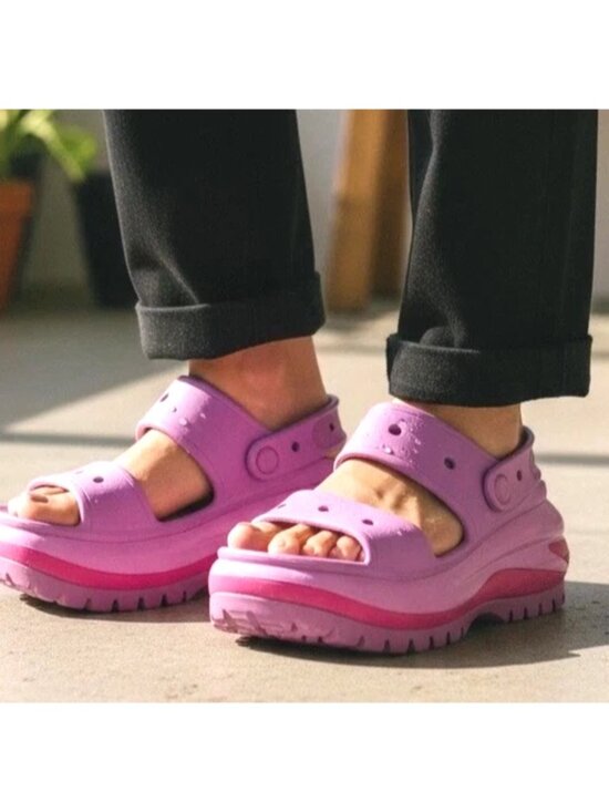 Crocs Classic Mega Crush Sandal Juice High Men\'s Size 9 Women\'s 11 Bubble Gum main image 6